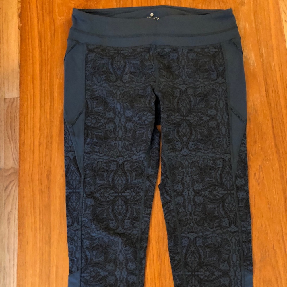 Athleta Connect Yoga Capri leggings